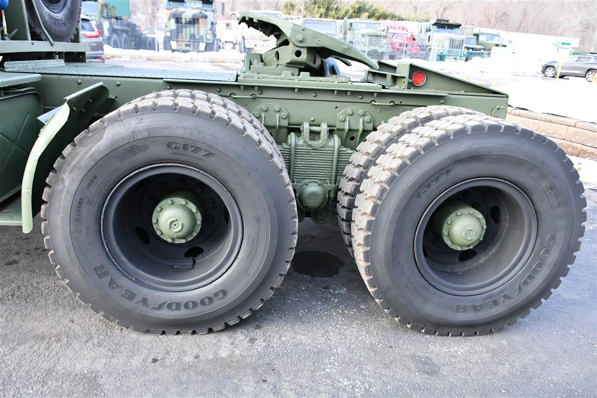 M818 5th Wheel Tractor 6x6 Cummins NHC250 Diesel Engine
